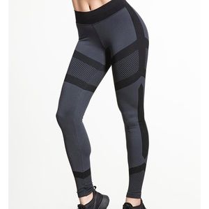 NWT Nux “velocity” style legging